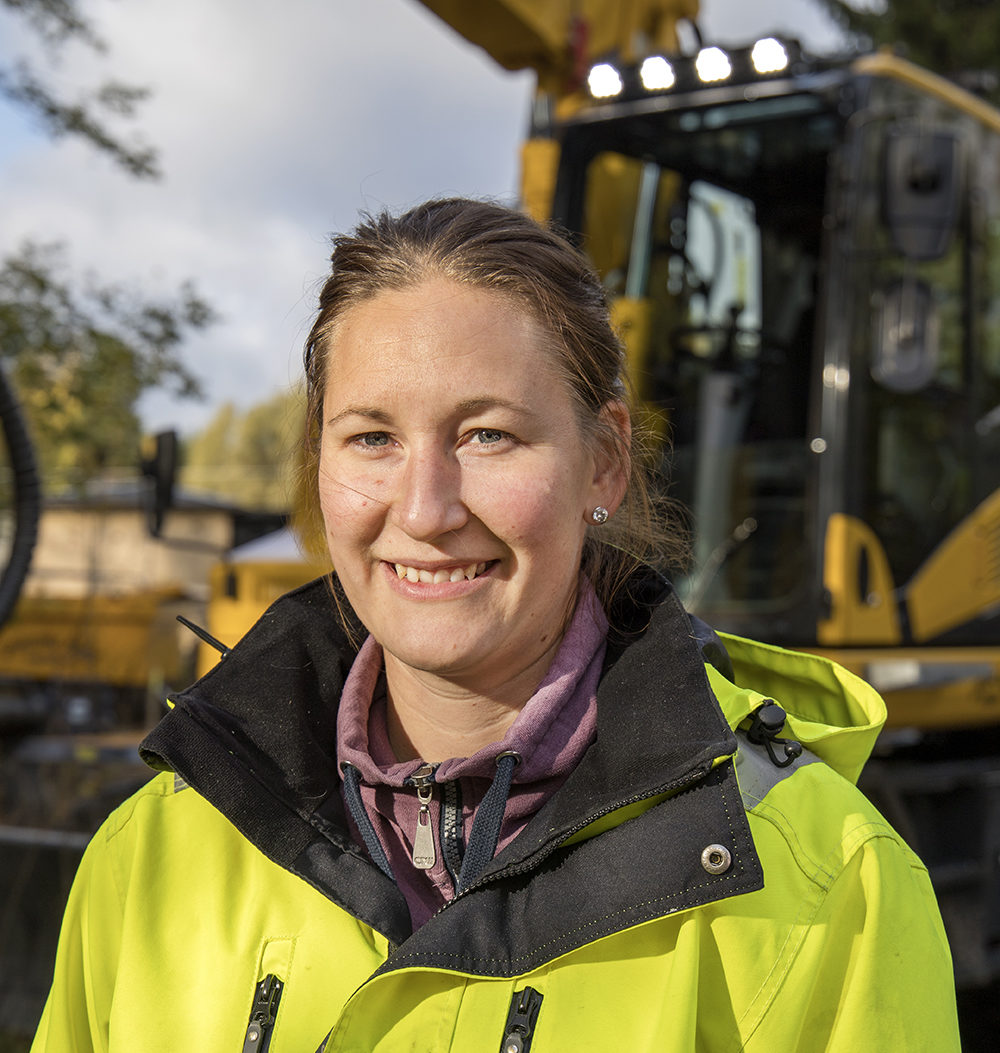Sofi fick ny Komatsu för jobbet inne i Gävle