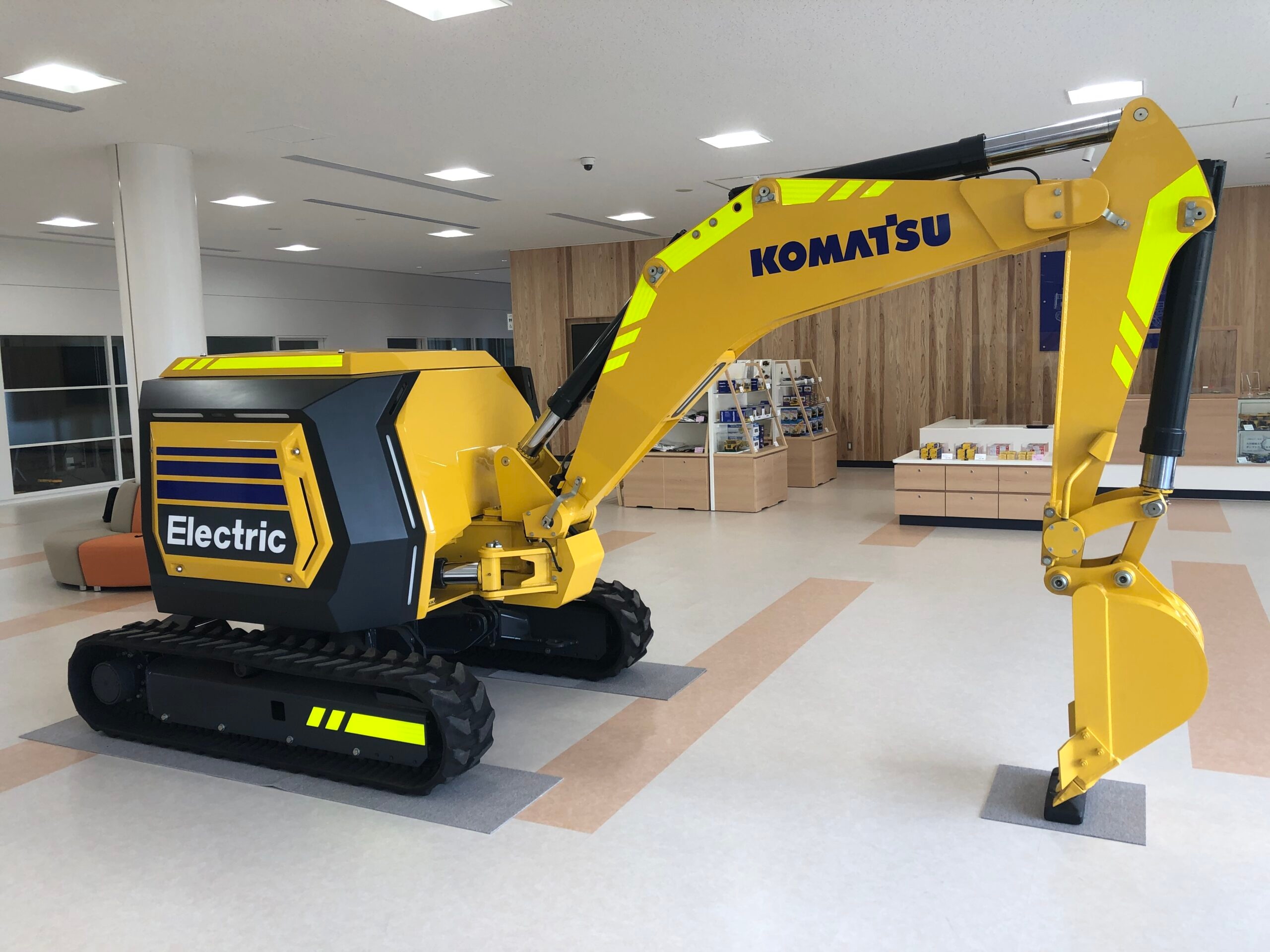 Fjärrstyrd, helelektrisk minigrävare från Komatsu