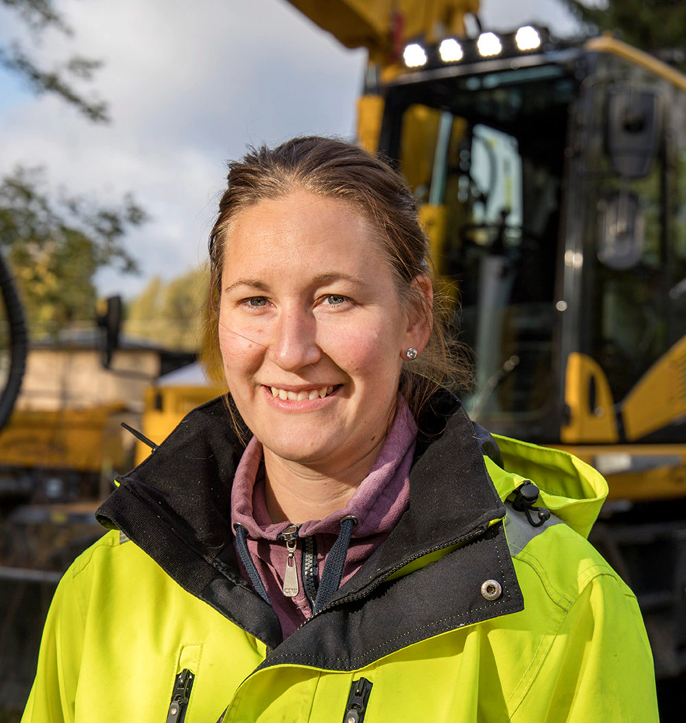 Sofi fick ny Komatsu för jobbet inne i Gävle