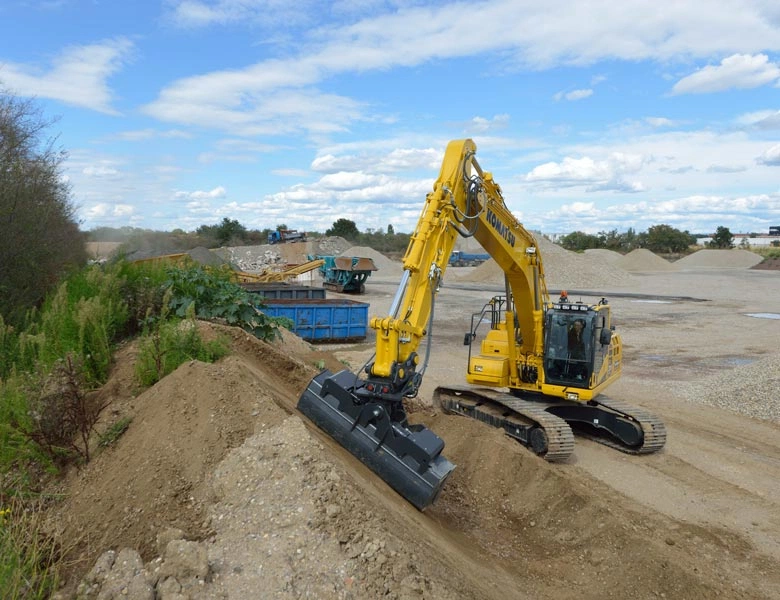 Komatsu bandgrävare PC210-LCi11