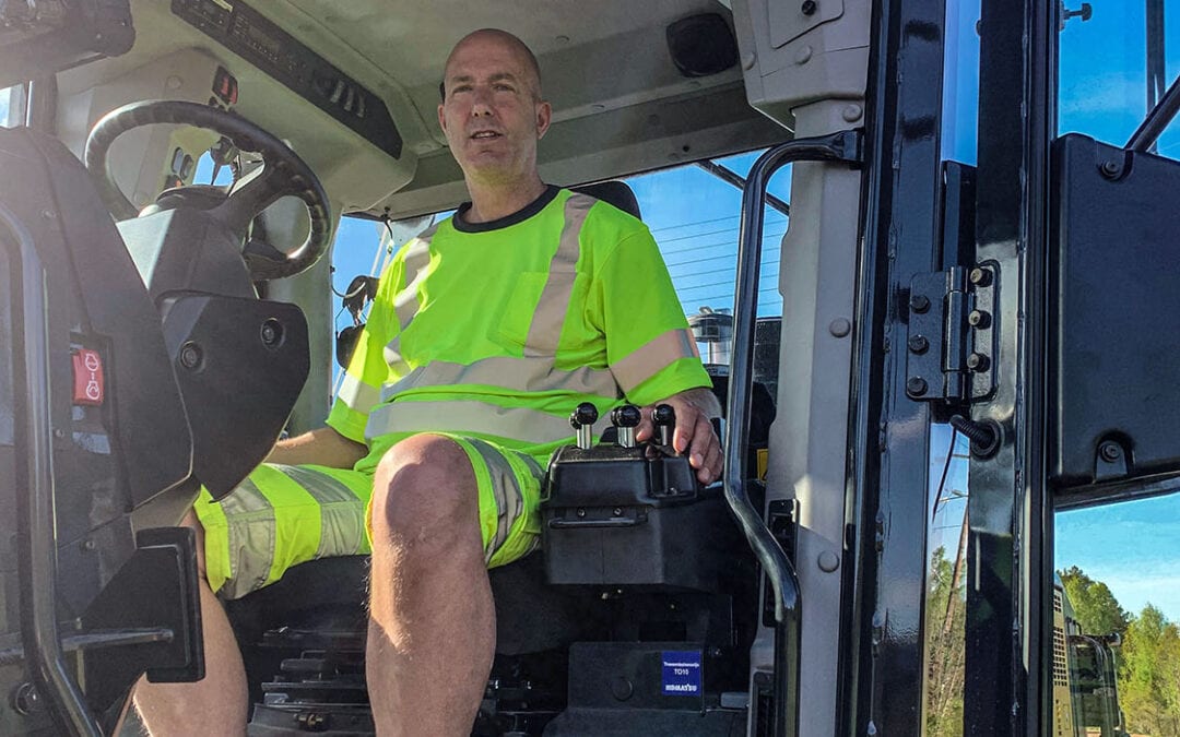 Vägen till framgång byggs med en Komatsu väghyvel