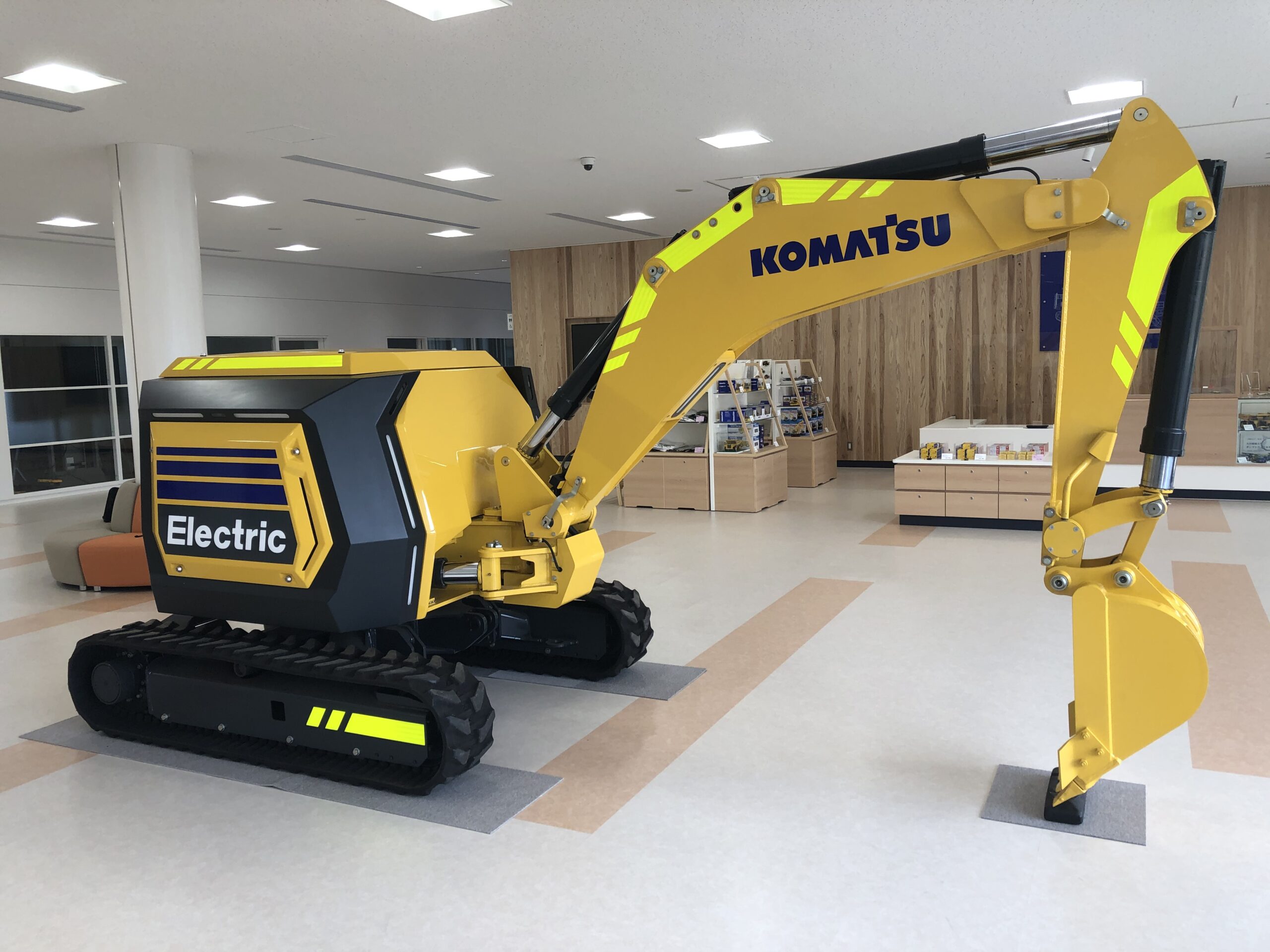 Fjärrstyrd, helelektrisk minigrävare från Komatsu