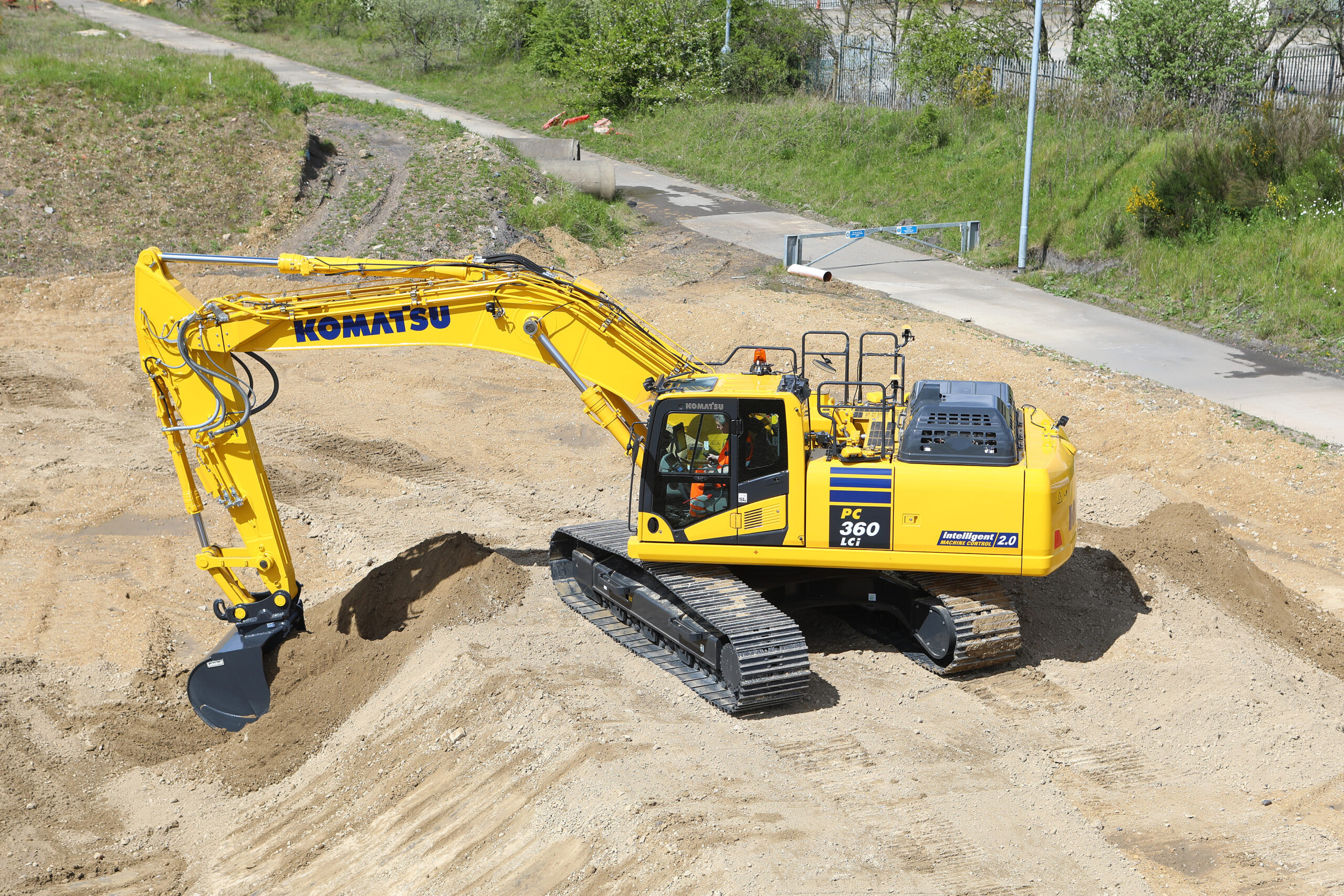 PC360LCi-11_03